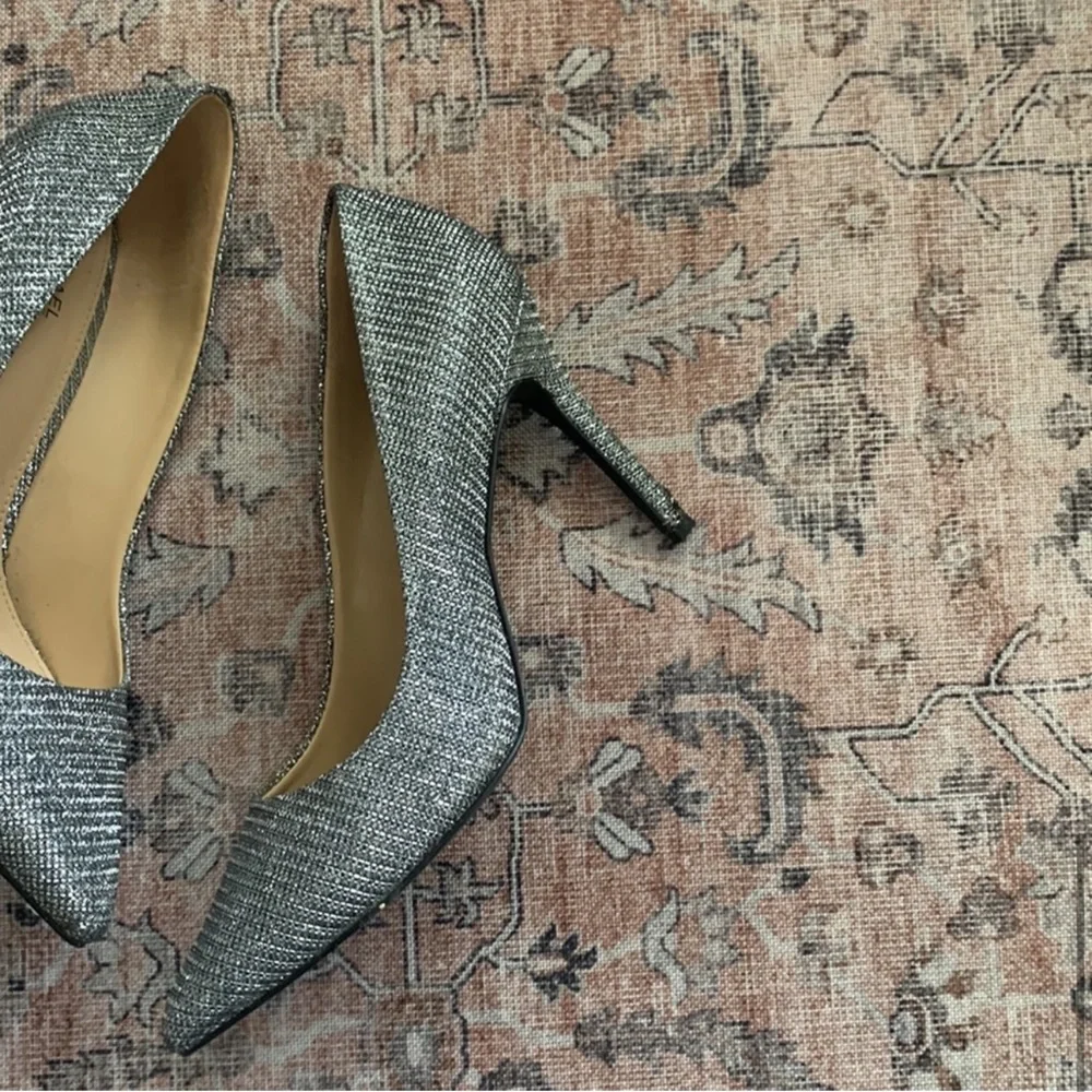 MICHAEL KORS SILVER PARTY PUMPS SIZE 8